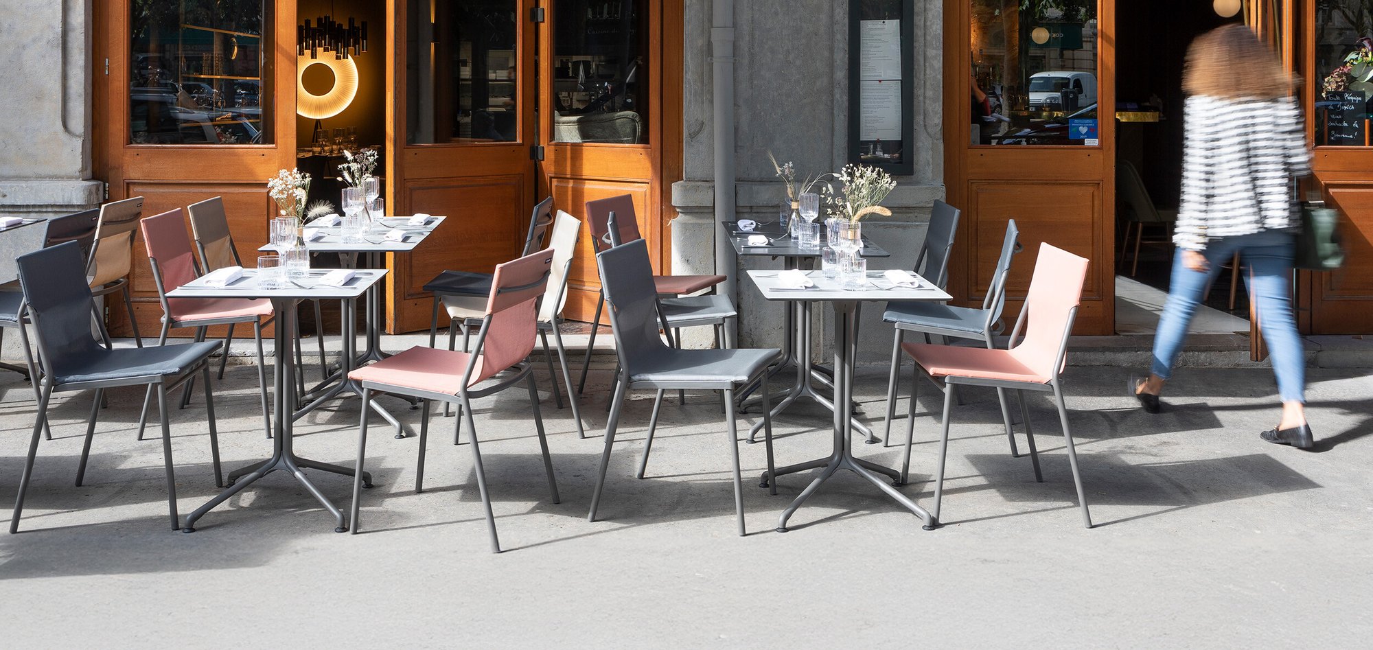 HORIZON chaises et tables_A9A3523_2021_300dpi_Sélection-1